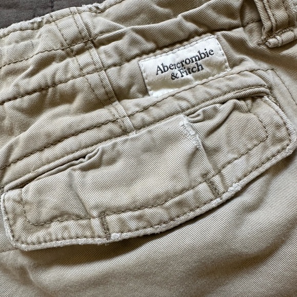 Abercrombie & Fitch khaki button up shorts - Picture 4 of 7
